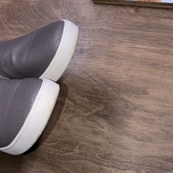 Koolaburra by UGG size 7.5 slip on loafers - Picture 8 of 9